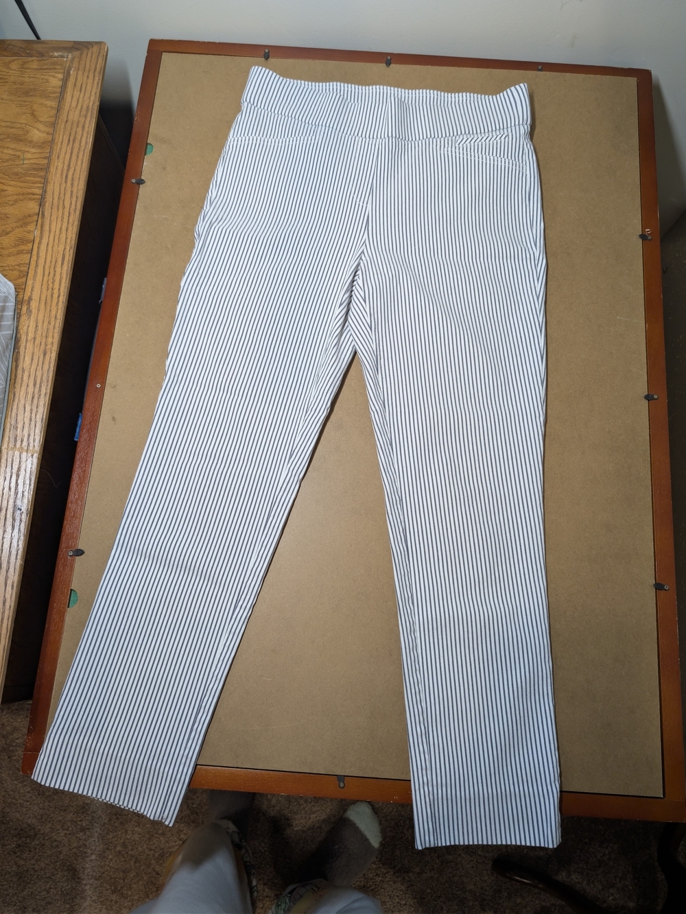 Anne Klien White and Navy Pinstripe Stretch Pants
